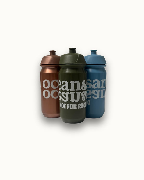 cycling water bottles, cycling bottles, three colors of cycling bottles